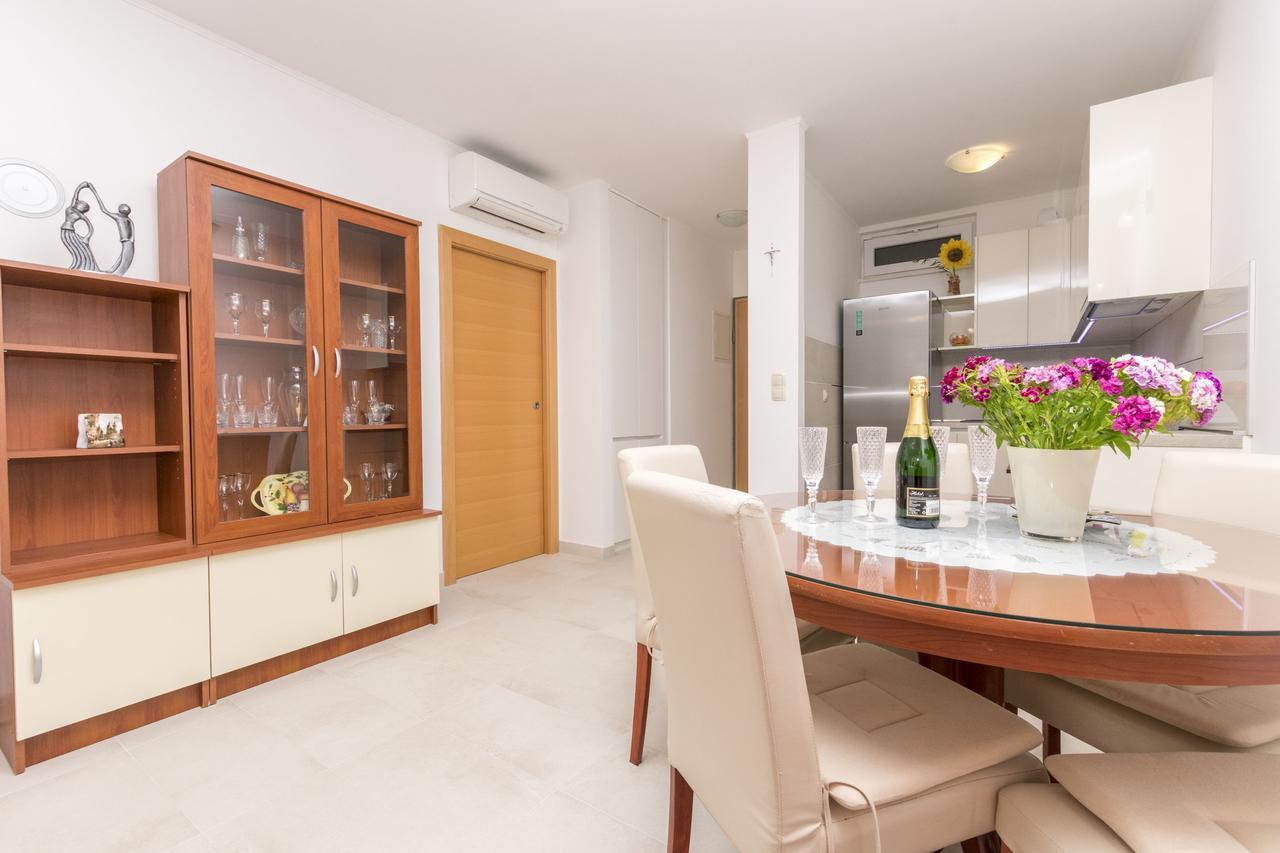 אומיס Apartment Ivanka מראה חיצוני תמונה